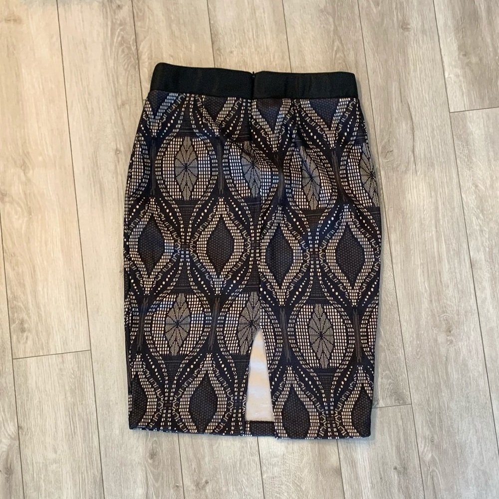 LIKE NEW Pencil Skirt - Picture 2 of 5